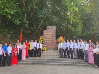 Đảng bộ Ban Quản lý Khu kinh tế  tổ chức dâng hoa tại khu di tích Nặm Lìn nhân dịp kỷ niệm 93 năm ngày thành lập Chi bộ Đảng Cộng sản đầu tiên  của tỉnh Cao Bằng (01/4/1930 - 01/4/2023)