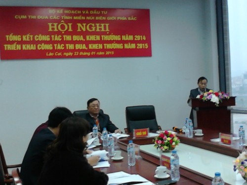 Đ/c Nguyễn Tiến Dũng - PTB QL khu kinh tế Lào Cai thông qua báo cáo tổng kết công tác thi đua của Cụm