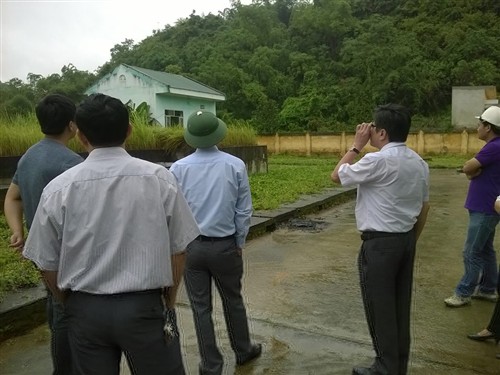 Đoàn công tác kiểm tra thực tế tại Nhà máy nước.