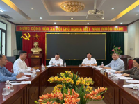 ĐỒNG CHÍ PHÓ BÍ THƯ ĐẢNG ỦY DỰ SINH HOẠT THƯỜNG   KỲ TẠI CHI BỘ VĂN PHÒNG QUẢN LÝ CỬA KHẨU TÀ LÙNG